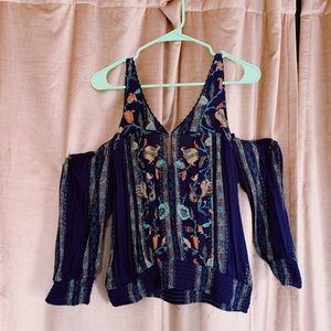 UO Ecotè Blue Tabby Modern Cold Shoulder Shirt (M)